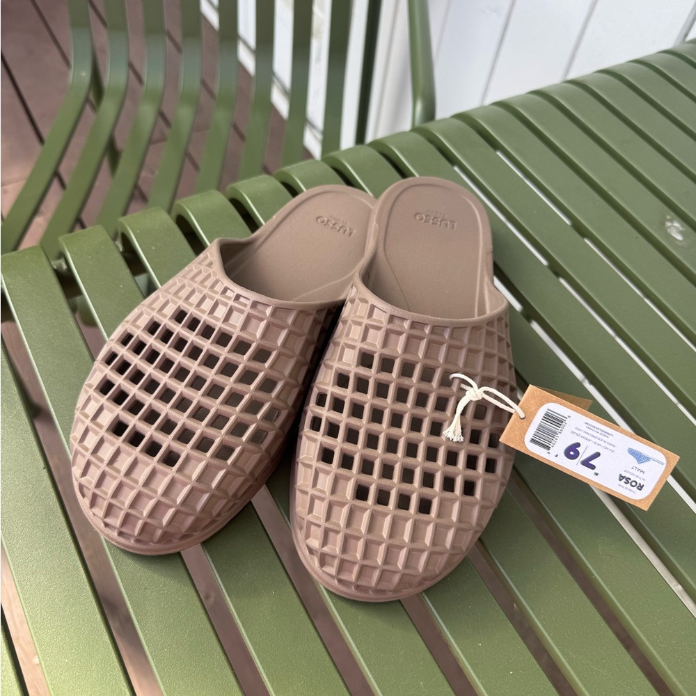 Lusso Women’s Brown Slip-On Grid Clog